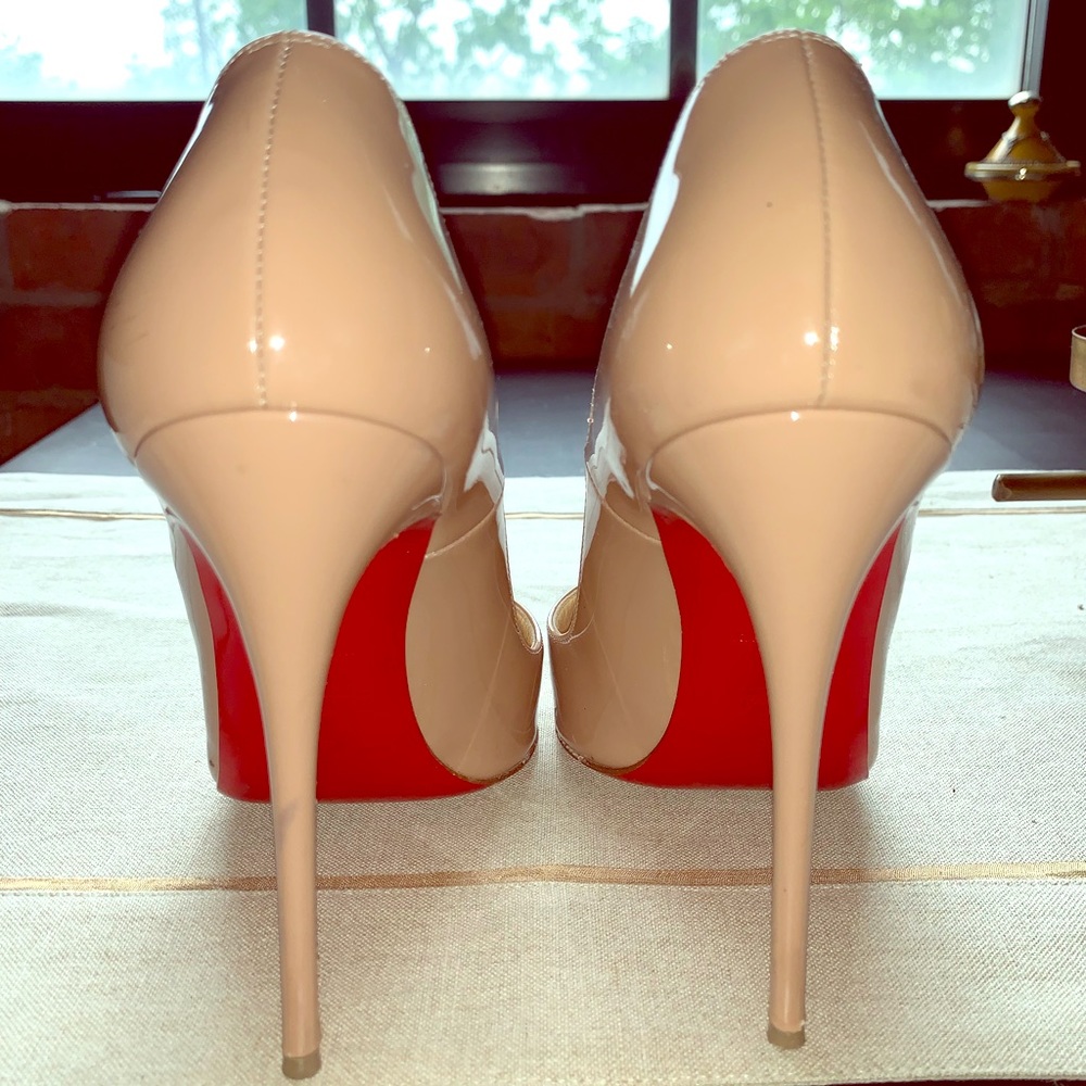 Christian Louboutin So Kate’s 37